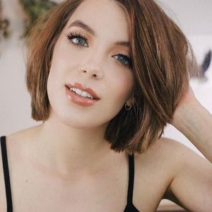 Meet your Posher, Bee